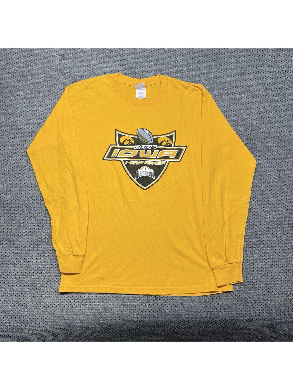 Vintage 2006 University Of Iowa Hawkeyes Football Long Sleeve T-Shirt Medium MEN